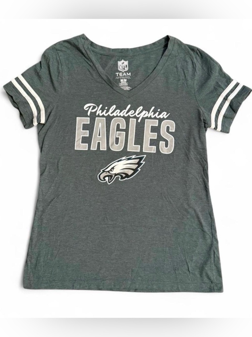 NFL Philadelphia Eagles green v-neck t-shirt Size M
